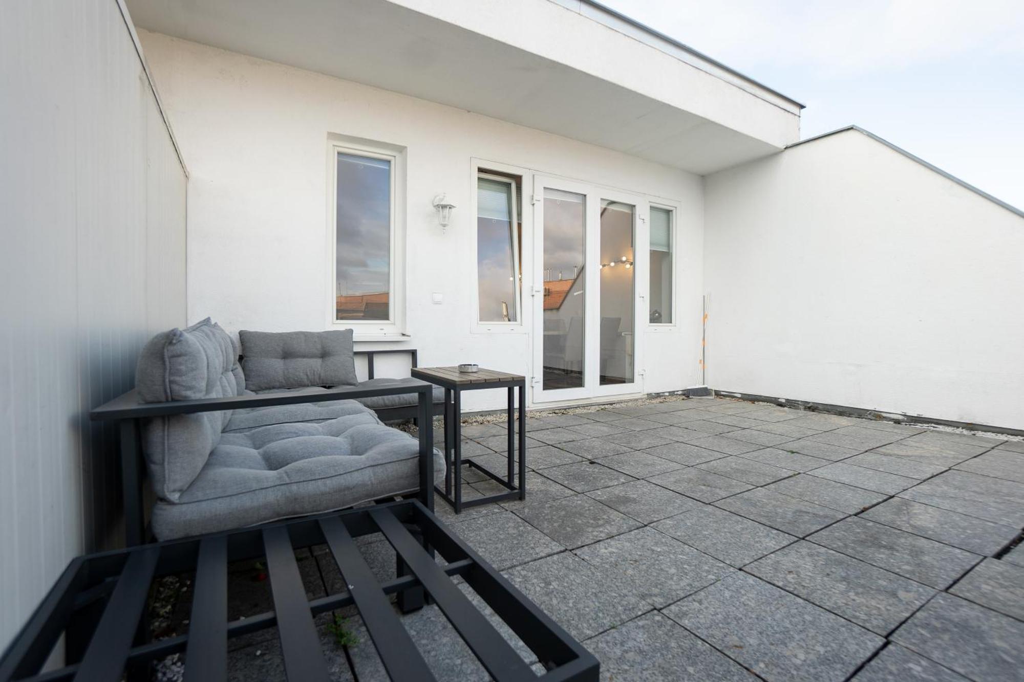 Apartment With A Private Terrace Located Right Near Belvedere Castle, 15 Minutes Away From Stephansdom Vienna Luaran gambar