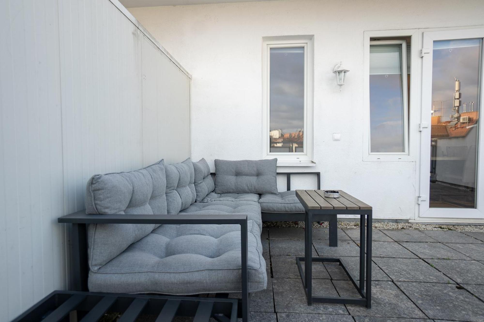 Apartment With A Private Terrace Located Right Near Belvedere Castle, 15 Minutes Away From Stephansdom Vienna Luaran gambar
