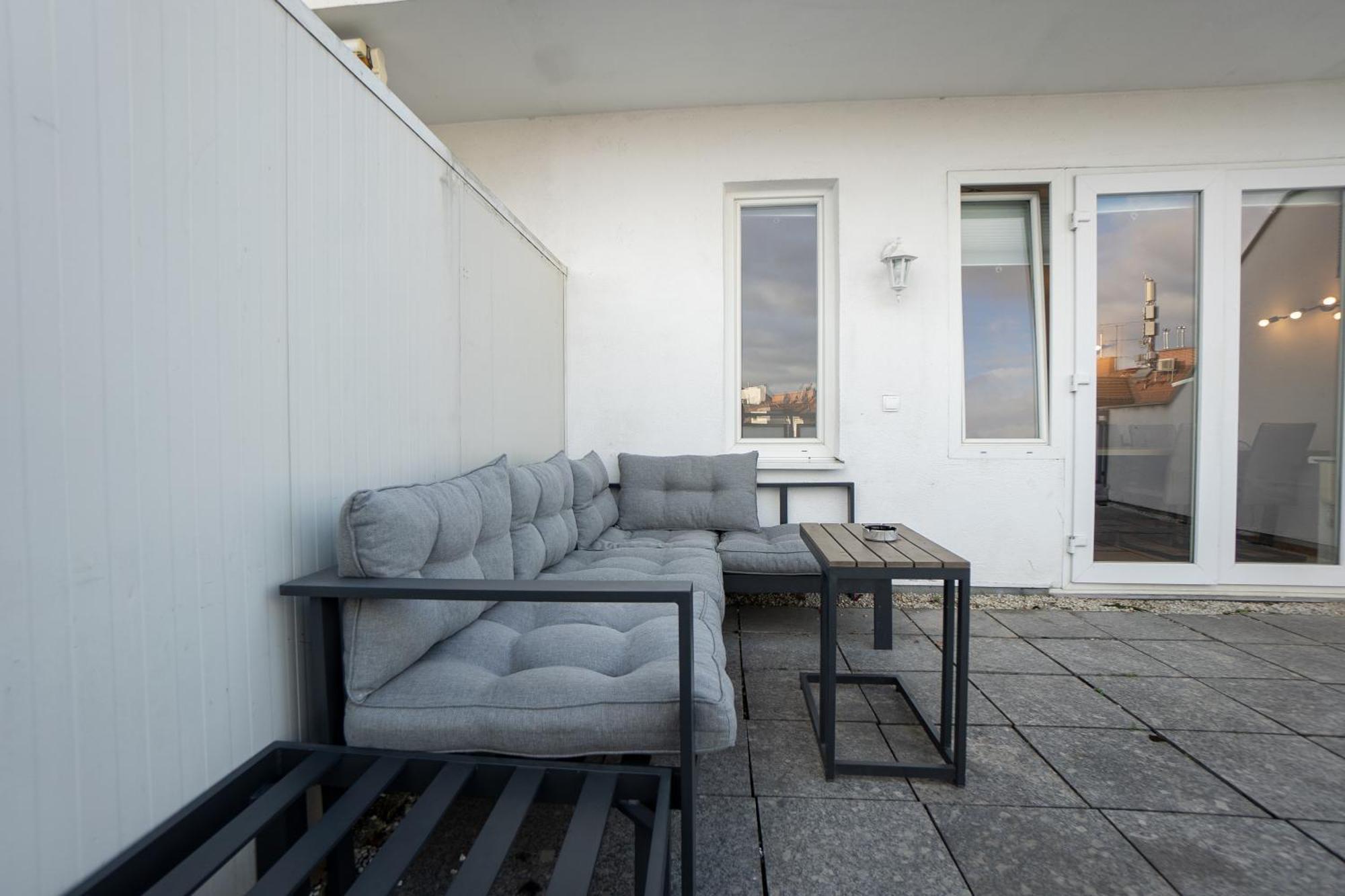 Apartment With A Private Terrace Located Right Near Belvedere Castle, 15 Minutes Away From Stephansdom Vienna Luaran gambar