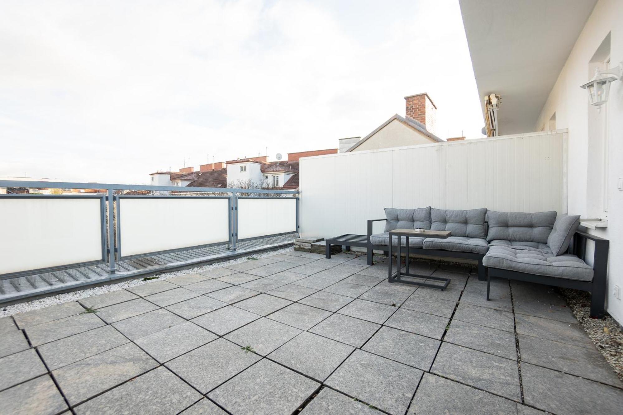 Apartment With A Private Terrace Located Right Near Belvedere Castle, 15 Minutes Away From Stephansdom Vienna Luaran gambar