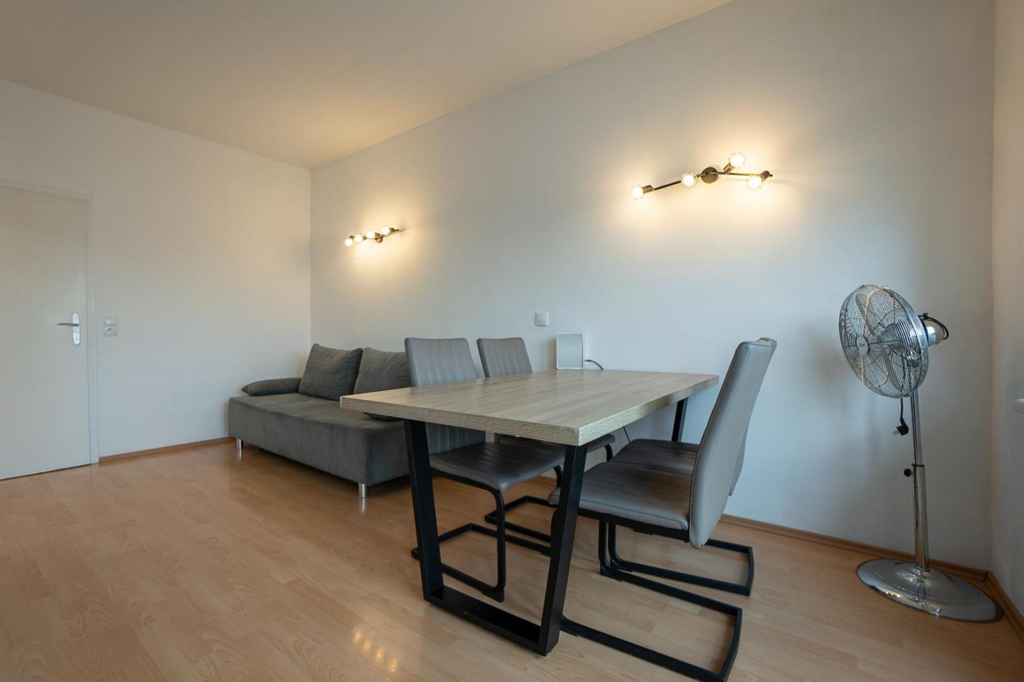 Apartment With A Private Terrace Located Right Near Belvedere Castle, 15 Minutes Away From Stephansdom Vienna Luaran gambar